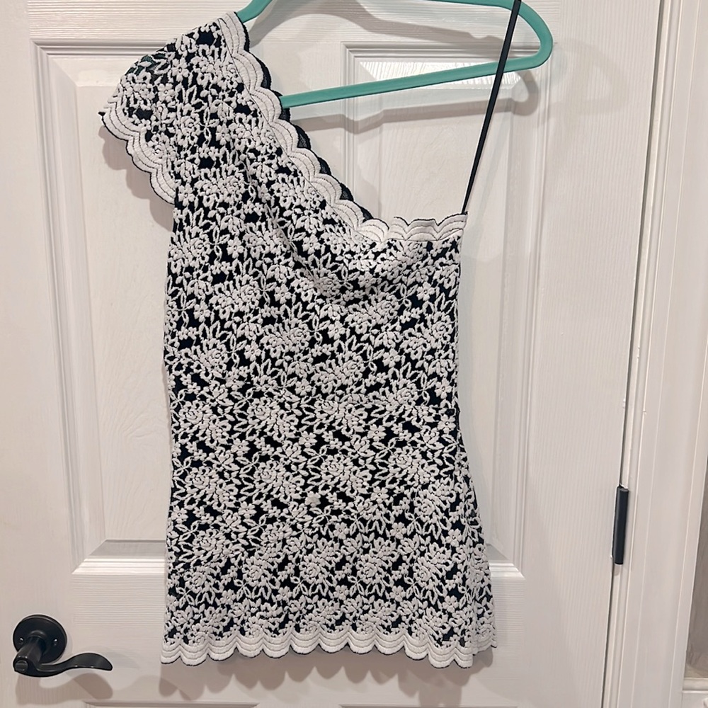 BEBE Asymmetric top